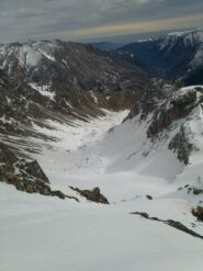 Dal conoide, l'innevamento del vallone di accesso