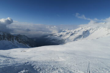 nuvoloni in fondovalle ma qui un bel sole