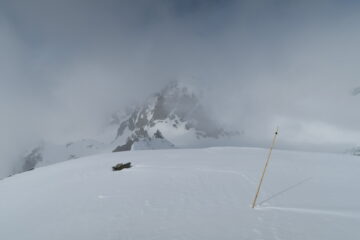 arrivo in vetta con un pò di nebbia