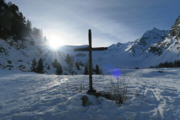fuori dal tratto ghiacciato si apre lo splendido vallone di Entrelor