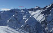 Il vallone sospeso con l'itinerario di discesa, visto dal Pelato.