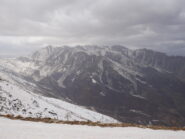 Se si fa attenzione sulla sinistra della foto sul versante di fronte si vedono i due caseggiati del sellery superiore. Foto scattata nella parte finale del percorso