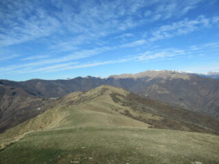 Crinale dopo il Monte Guardiabella con a dx il Monega