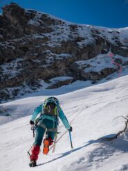 avvicinamento alla via, segnata di rosso