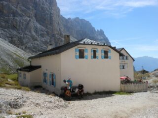 A pochi metri il Rif.Vaiolet 2243mt.