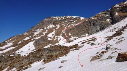 Pare impossibile ma abbiano trovato una linea continua di neve da sciare.