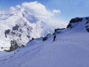 Inizio della discesa, con il Ciantiplagna sullo sfondo
