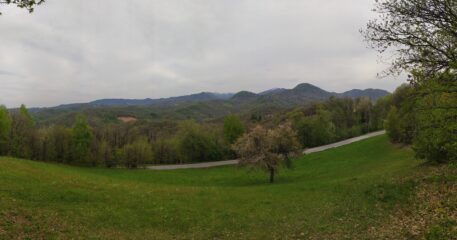 Panoramica dal prato in cima.