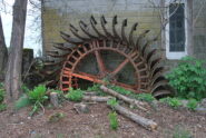 Vecchia ruota da mulino alla Cascina Broggina