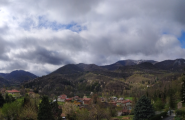 Panorama Visto da frazione Badia, durante discesa e rientro nella piazza della chiesa.