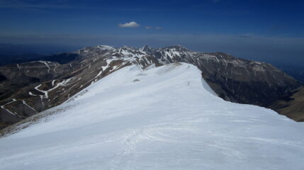 Cima, credo l'osservatorio: vento freddo e bava alla bocca  per la discesa ci hanno fatto rinunciare al Redentore.
