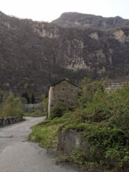La parete dal parcheggio