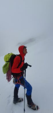 Dario guarda la via