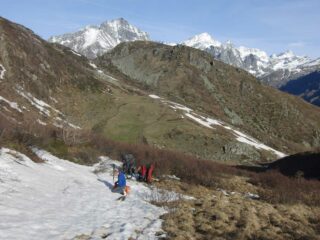 Inizia la neve sopra il laghetto