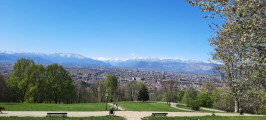 Panorama su Torino e le Alpi dal parco S.Vito