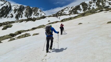 salendo nella parte alta del vallone, a circa 2300 m su neve continua