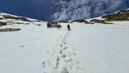 risalendo il primo tratto della rampa che porta in cresta