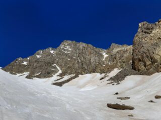 Il primo canale di accesso visibile, ma più scomodo senza neve