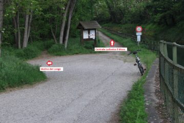 Il bivio presso la presa del canale Conti per chi vuol proseguire fino alla centrale Ludovico il Moro