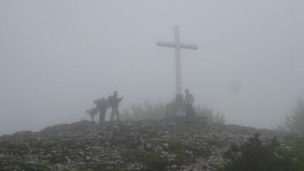 Vetta nella nebbia