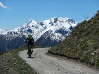 lo sterrato/sentiero balcone verso il Forte Foens
