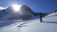 Il sole si affaccia dietro alla Rognosa