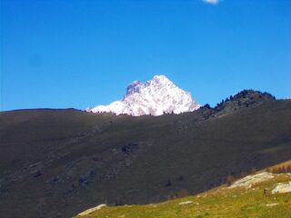 il Monviso spunta dal Colle di Sampeyre