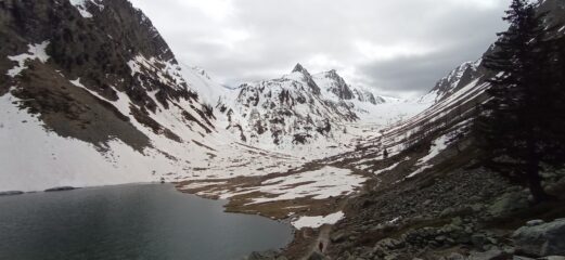 Salita ripida per il vallone della Guercia a sx, vallone di Collalunga a dx