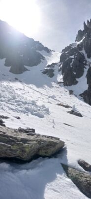 Canalino per portarsi sui pendii verso il Passo Tenibres