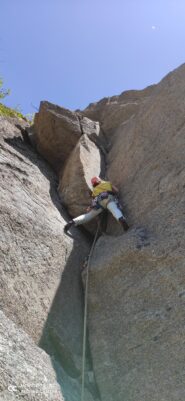 Francesca sale in perfetto stile la fessura del Caffè