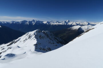 Crou de Bleintse e Col Champillon arrivando all'anticima della Chenaille