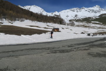 per ora con gli sci fino al parcheggio