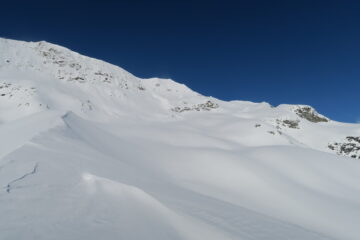 anche i pendii superiori non hanno subito l'azione del vento