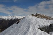 La cima con il versante Ovest ancora innevato