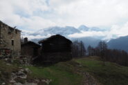 Baite in salita verso il lago