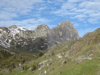 salendo da Castelmagno, da sinistra Punta Parvo, Parvetto e Rocca Parvo