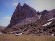 a sinistra Rocca Parvo, al centro il canalino appena sceso...