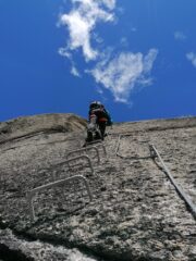 Io mentre risalgo il terzo muretto (foto di Linda)