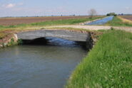 Il Ponte Piorito, sul Navillotto di Saluggia, nelle terre solcate dal Lamporasso