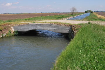 Il Ponte Piorito, sul Navillotto di Saluggia, nelle terre solcate dal Lamporasso