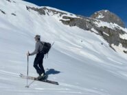 neve ottima, sulla dx si vede sul ferrante il nevaio del deposito ski  