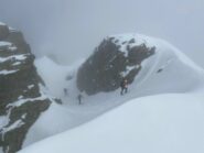 Tanta neve: con gli sci in vetta!