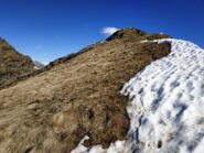 Salendo la dorsale sud poco prima di tagliare a sx verso la bocchetta.