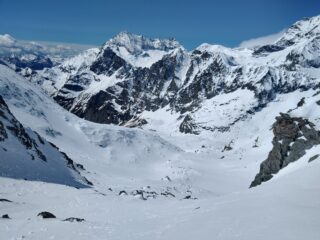 Dal colle Loson vista sulla valle di Viù. In basso la costruzione al lago dietro la Torre