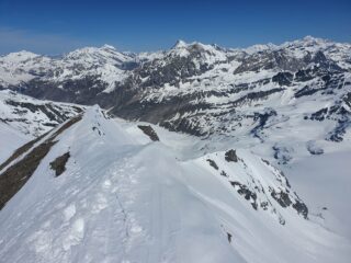 In vetta, guardando verso ovest