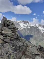 Ometto di vetta e Mont Dolent in lontananza