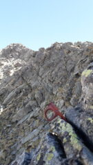 l'unico chiodo presente in cresta..