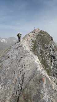 l'esile crestina aerea che dal Pence in direzione sud porta al Gabel..