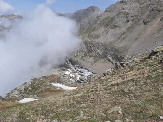 Il Lago piccolo di Unghiasse in fase di scongelamento, visto dal Colle della Terra  Unghiasse.