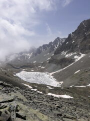 il lago Grande di Viso, ancora ghiacciato